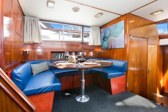 Готель Charming Boat In Barcelona - Perfect Getaway Сан-Адріа-де-Бесос Екстер'єр фото