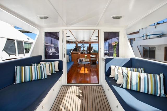 Готель Charming Boat In Barcelona - Perfect Getaway Сан-Адріа-де-Бесос Екстер'єр фото